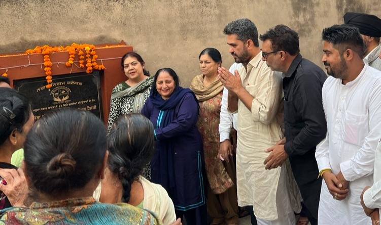 मथुरा नगर की नई बनी सड़को का विधायक बावा हेनरी ने किया शुभारंभ