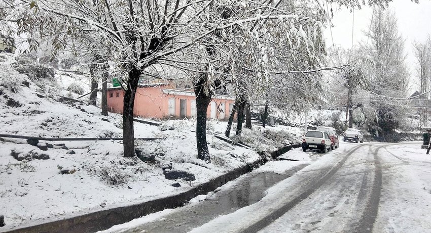 सफेद चादर में लिपटा जम्मू-कश्मीर; पहलगाम और सोनामर्ग बर्फ से ढके, गुलमर्ग में माइनस में तापमान