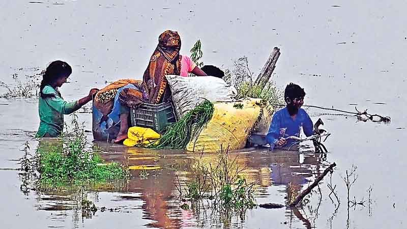 आफत की बारिश; दिल्ली जलमग्न, उत्तराखंड में टूटे पहाड़, यूपी-उत्तराखंड में दो दिनों तक भारी बारिश की चेतावनी