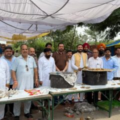 पिता की प्रथम पुण्यतिथि पर पार्षद दीपक शारदा व कुलदीप शारदा ने लगाया श्रद्धा का लंगर