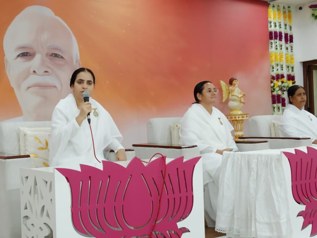 ब्रह्माकुमारीज आदर्श नगर में रक्षाबंधन समारोह