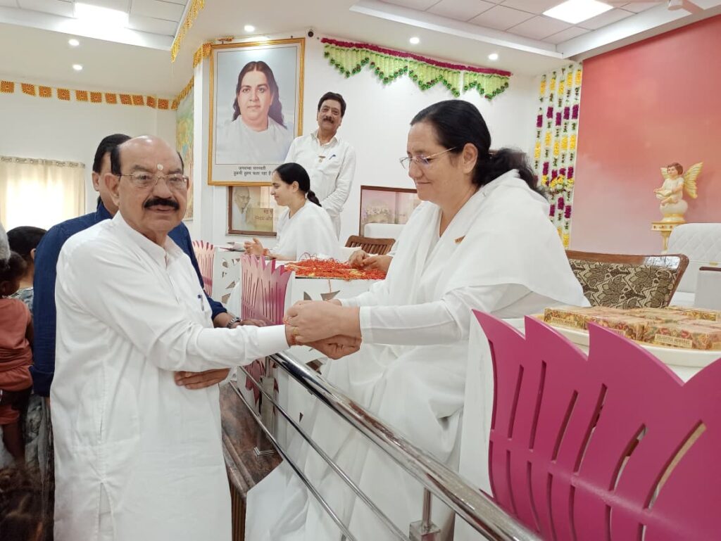 ब्रह्माकुमारीज आदर्श नगर में रक्षाबंधन समारोह