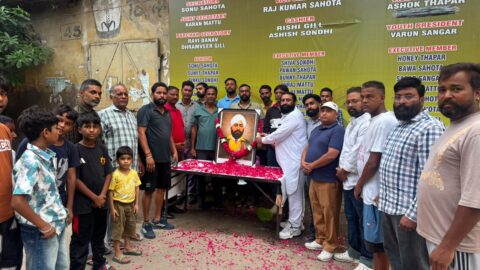 शहीद ऊधम सिंह बलिदान दिवस पर जालंधर के गुरदेव नगर स्थित भगवान वाल्मीकि वेलफेयर सोसायटी (रजि.) ने श्रद्धांजलि सभा आयोजित कर महान क्रांतिकारी को पुष्प अर्पित किए और उनके आदर्शों पर चलने का संकल्प लिया।