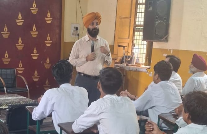 जालंधर उत्तरी स्वीप टीम की बैठक में मतदान जागरूकता पर चर्चा