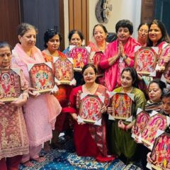 जालंधर हाइट्स-2 में दुर्गा स्तुति पाठ के दौरान मां भगवती का गुणगान करतीं महिलाएं