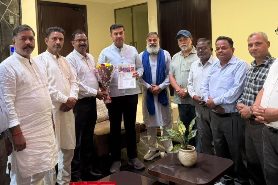 नवदुर्गा रामलीला समिति जालंधर ने मेयर विनीत धीर को स्थायी मंच के लिए मांग पत्र सौंपा