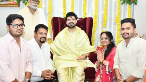 बांके बिहारी जी के परम भक्त संजीव वर्मा के निवास पर आचार्य गौरव कृष्ण गोस्वामी महाराज