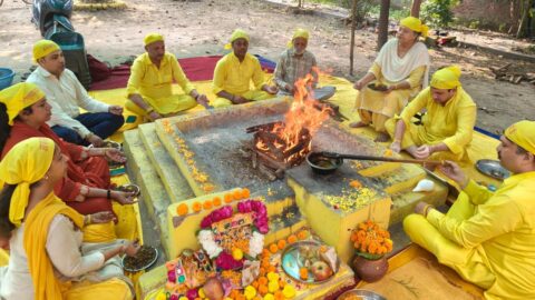 मां बगलामुखी हवन यज्ञ जालंधर में श्रद्धालुओं ने अर्पित कीं आहुतियां
