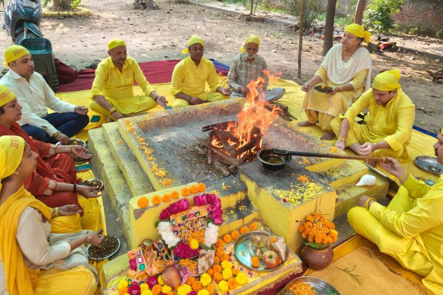 मां बगलामुखी हवन यज्ञ जालंधर में श्रद्धालुओं ने अर्पित कीं आहुतियां