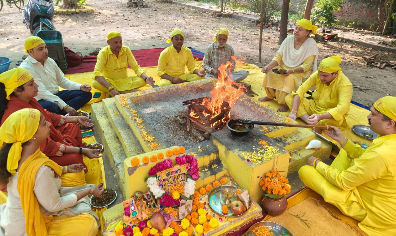 मां बगलामुखी हवन यज्ञ जालंधर में श्रद्धालुओं ने अर्पित कीं आहुतियां